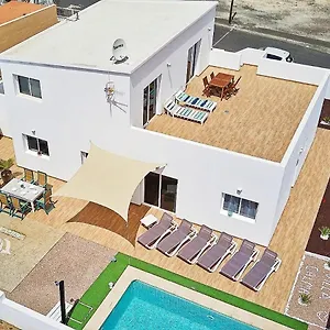 https://villa-calma-piscina-privada-tarajalejo.in-canary-islands.com
